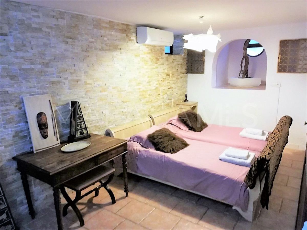 For sale Nueva Andalucia 7 bedrooms villa