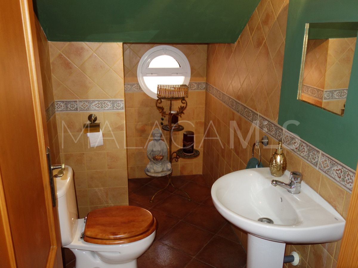 Villa for sale in Nueva Andalucia