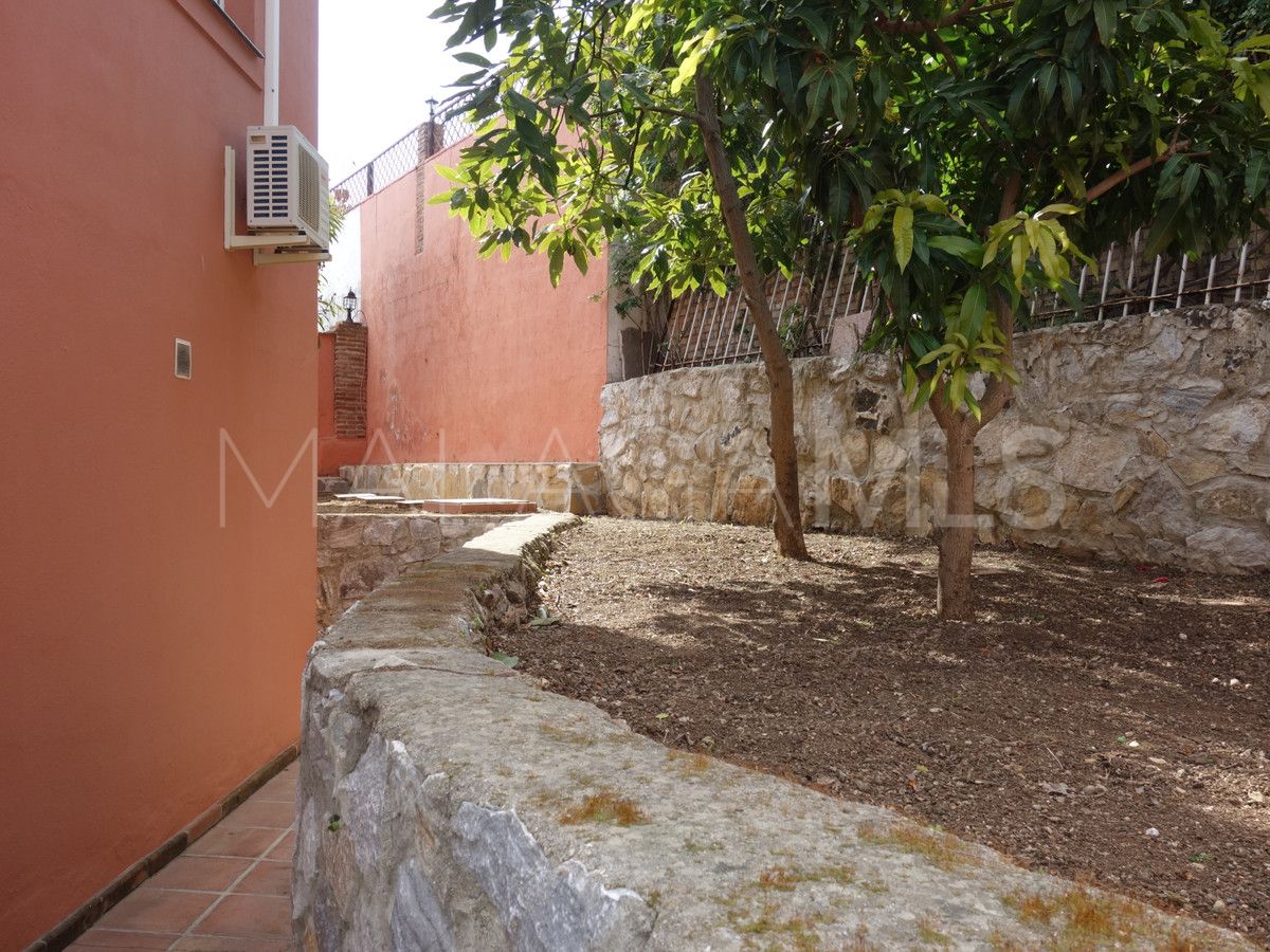 Villa for sale in Nueva Andalucia