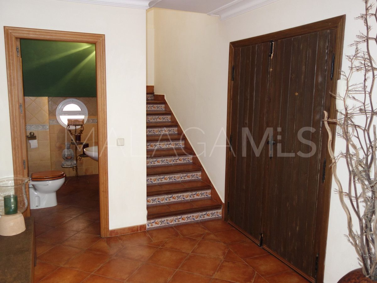 Villa for sale in Nueva Andalucia