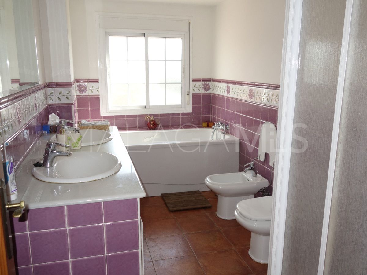 Villa for sale in Nueva Andalucia