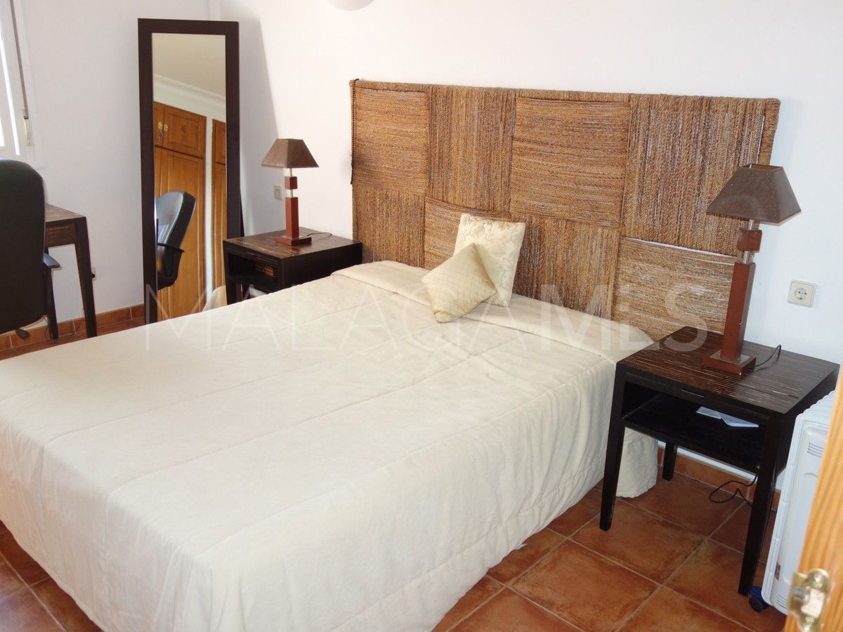 Villa for sale in Nueva Andalucia