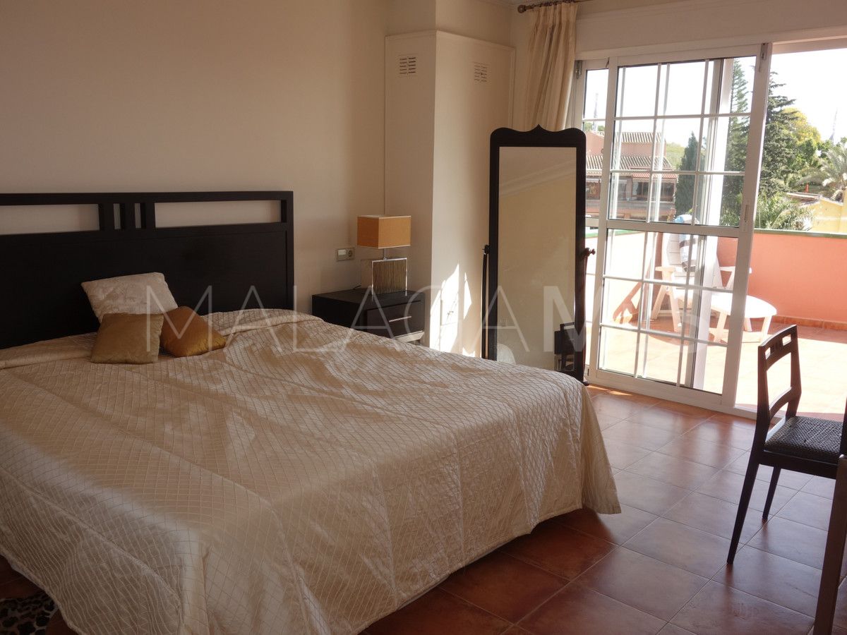 Villa for sale in Nueva Andalucia