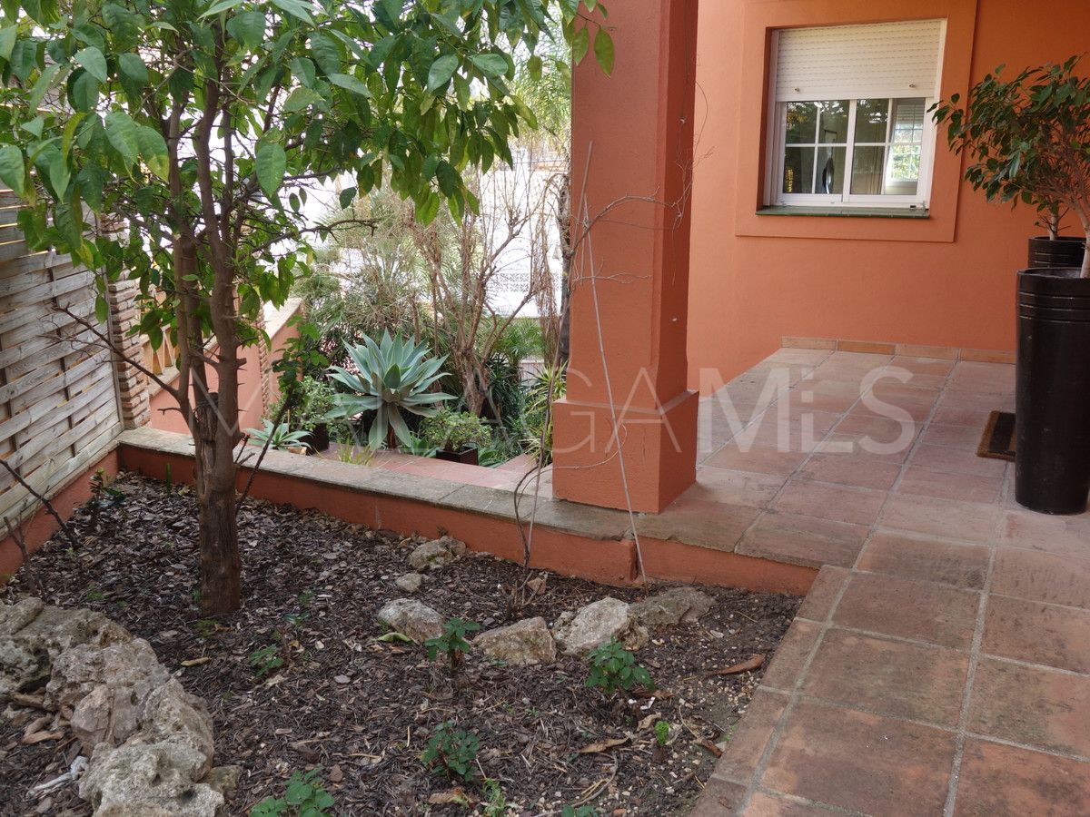 Villa for sale in Nueva Andalucia