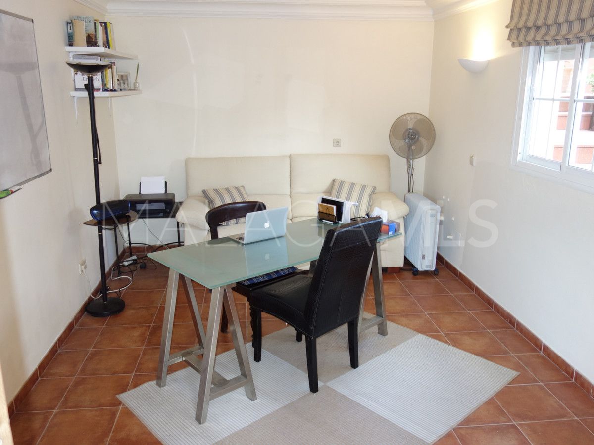 Villa for sale in Nueva Andalucia