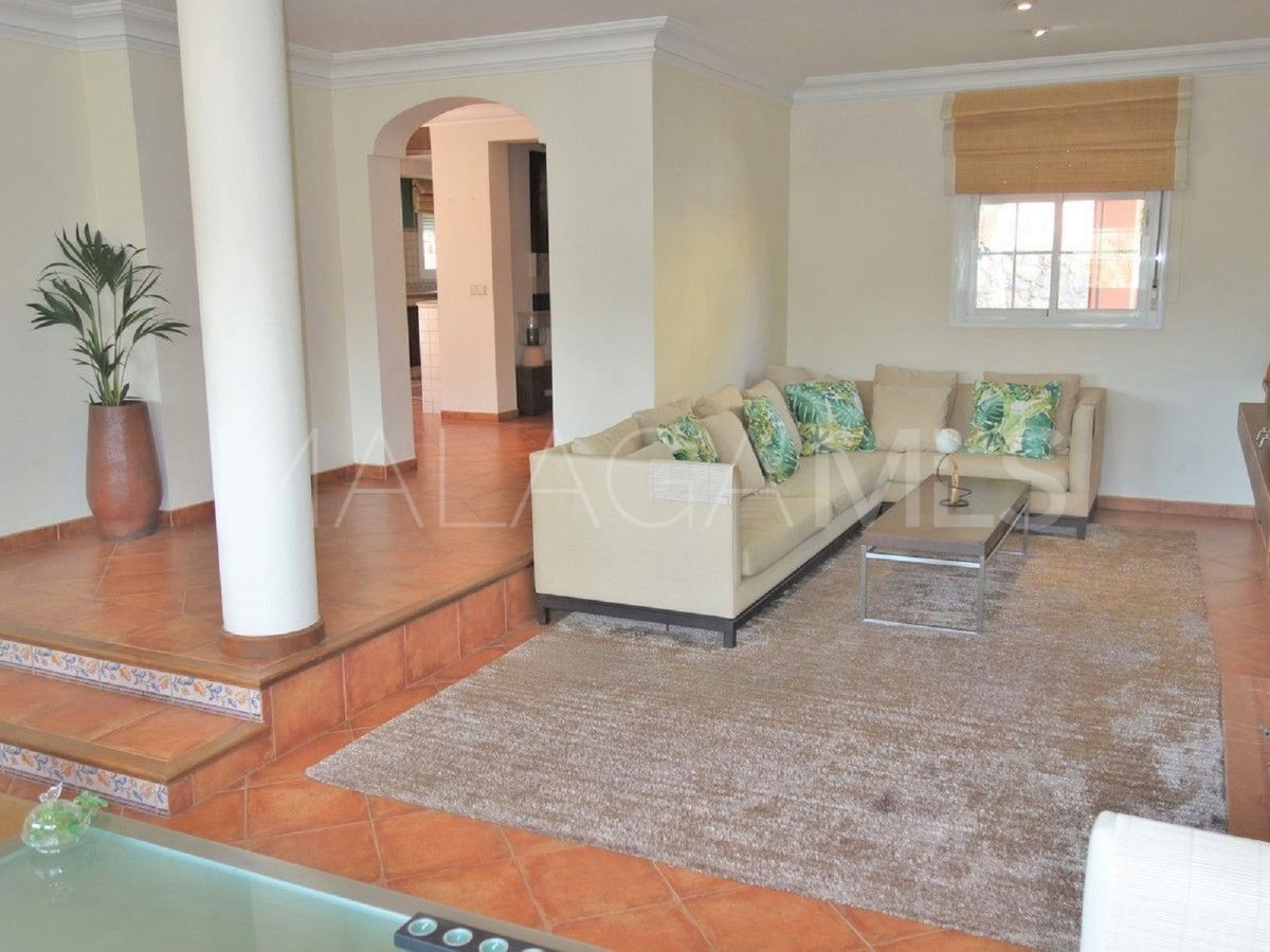 Villa for sale in Nueva Andalucia