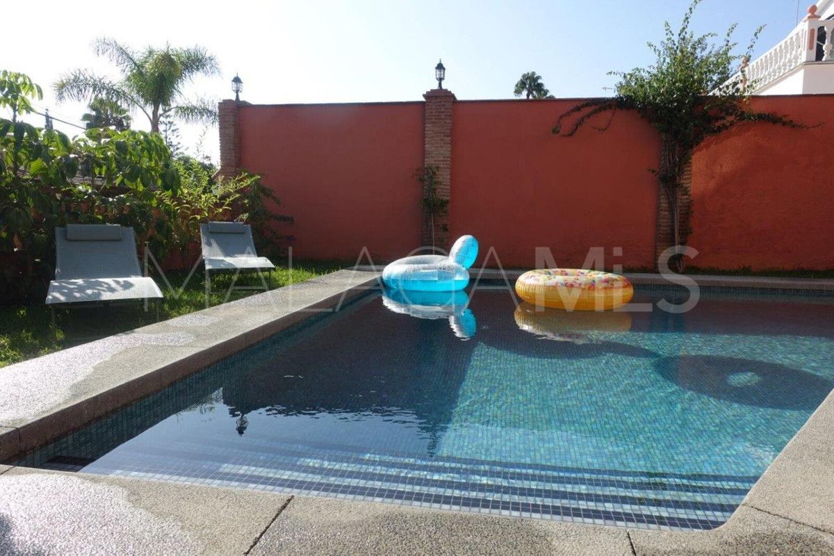 Villa for sale in Nueva Andalucia