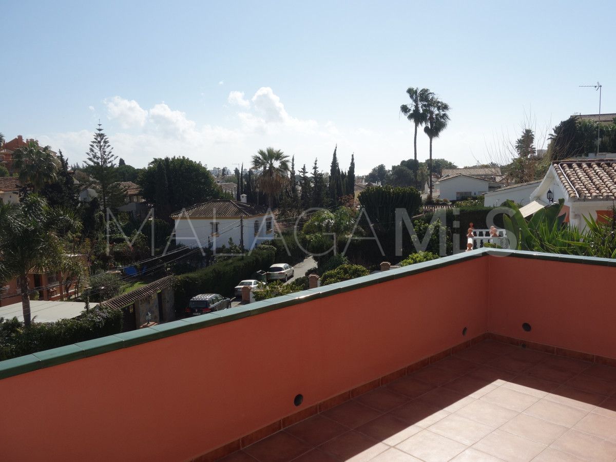 Villa for sale in Nueva Andalucia