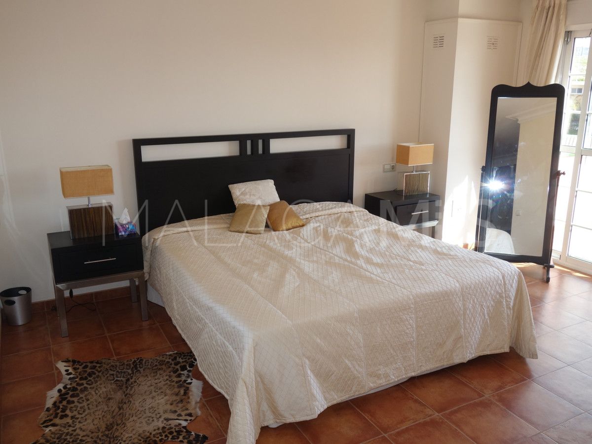 Villa for sale in Nueva Andalucia