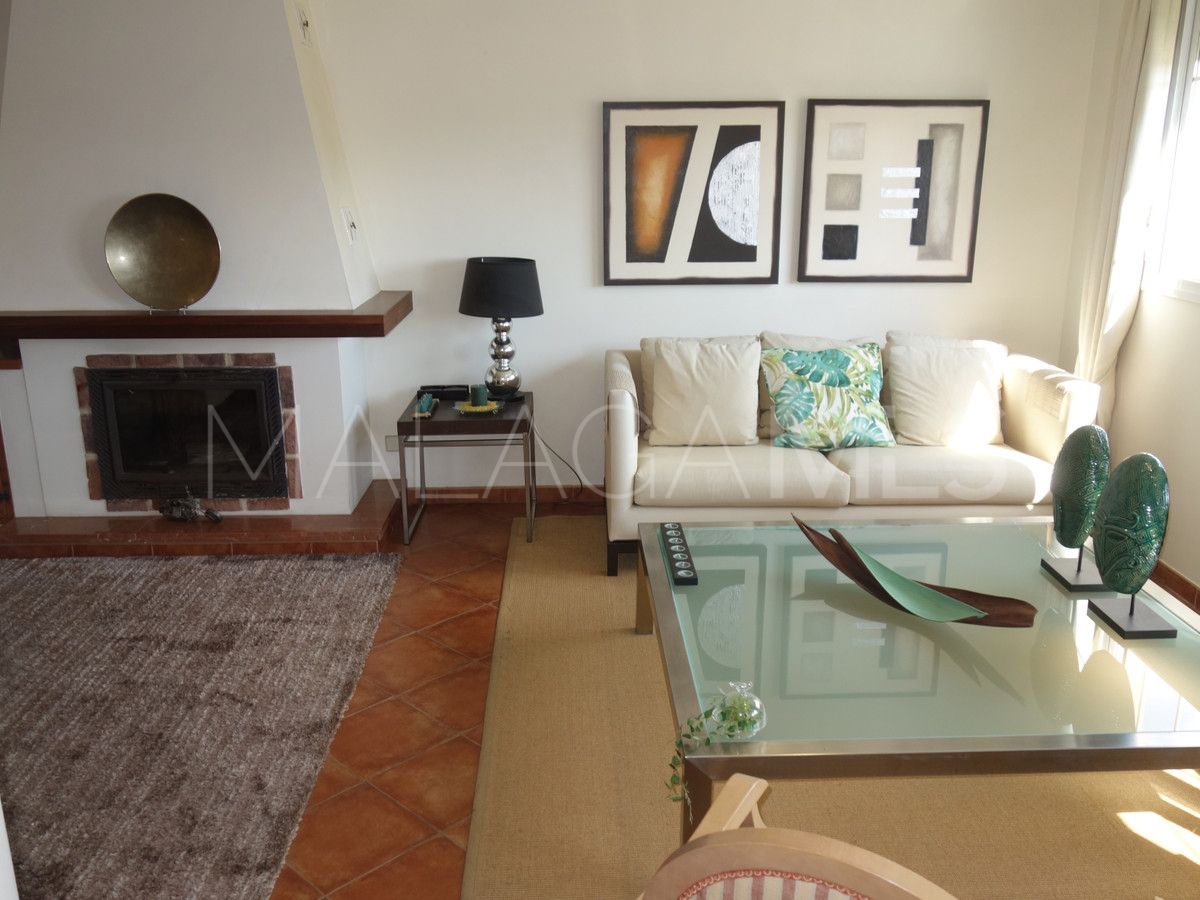 Villa for sale in Nueva Andalucia