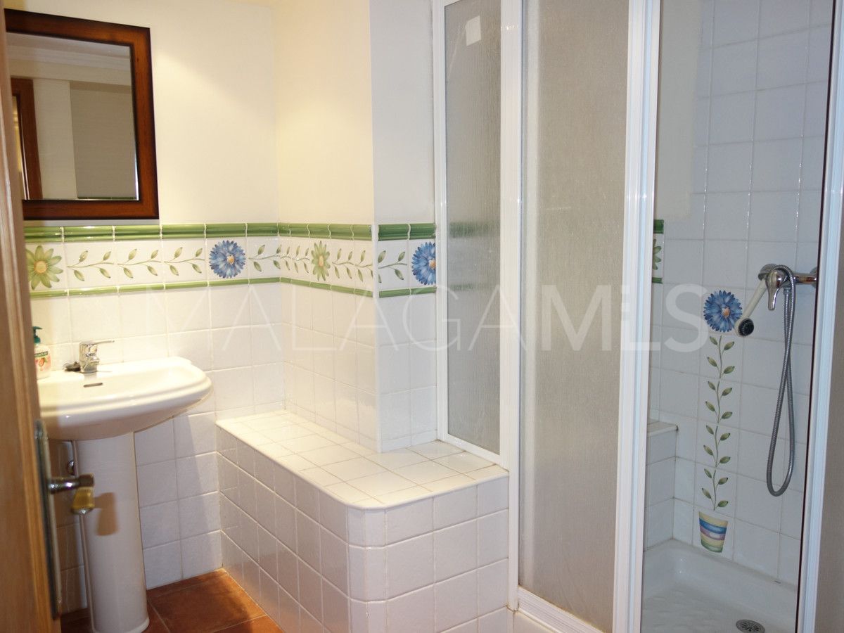 Villa for sale in Nueva Andalucia