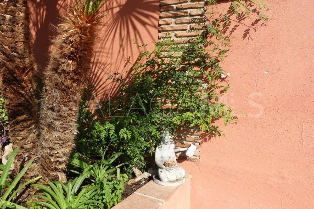 Villa for sale in Nueva Andalucia