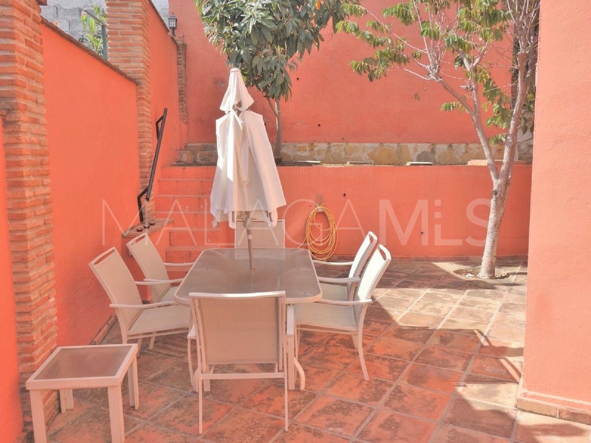 Villa for sale in Nueva Andalucia