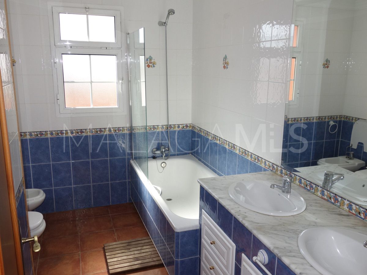 Villa for sale in Nueva Andalucia