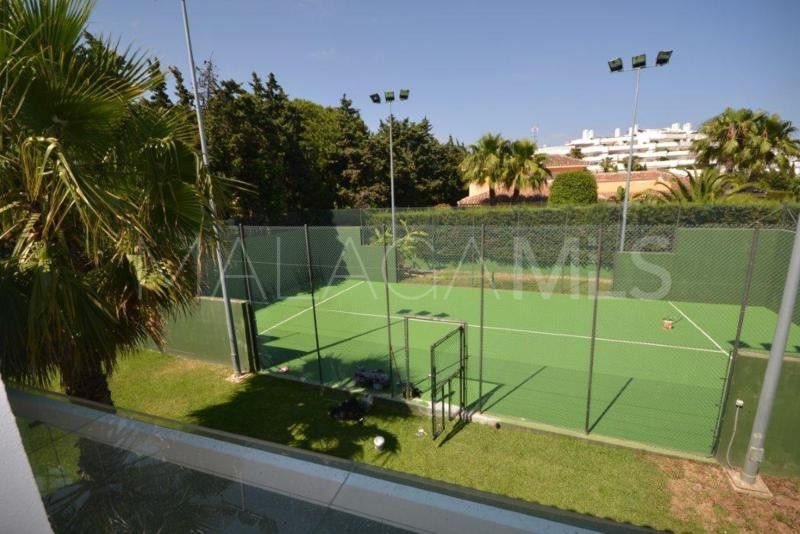 Villa for sale in Guadalmina Baja