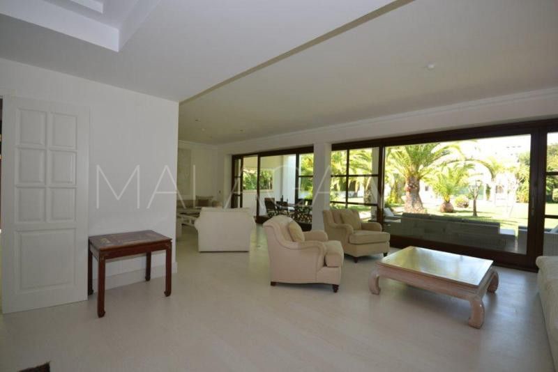 Villa for sale in Guadalmina Baja
