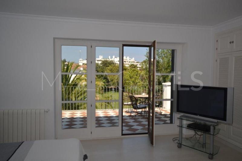 Villa for sale in Guadalmina Baja