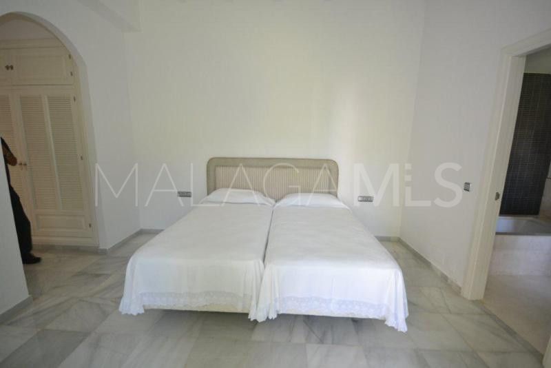 Villa for sale in Guadalmina Baja