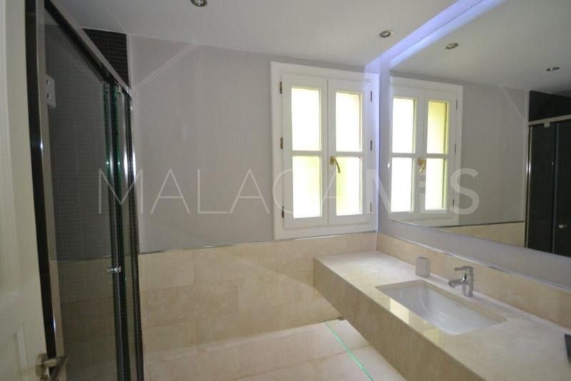 Villa for sale in Guadalmina Baja
