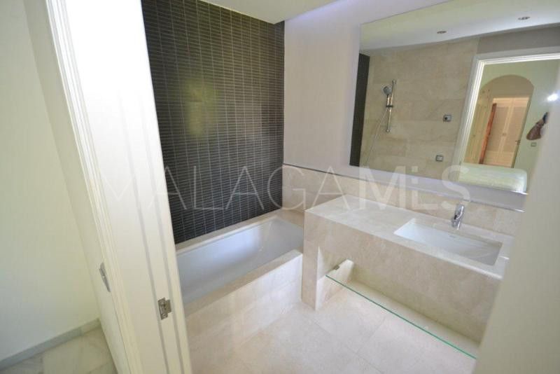 Villa for sale in Guadalmina Baja