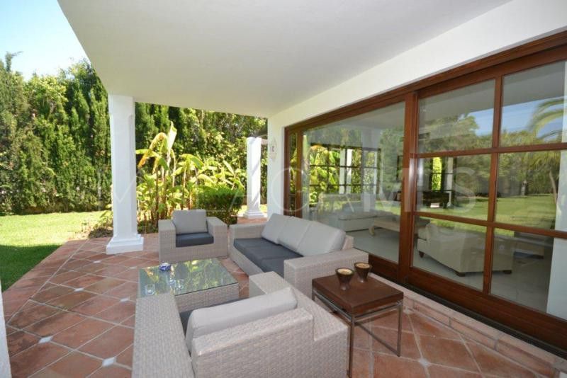 Villa for sale in Guadalmina Baja