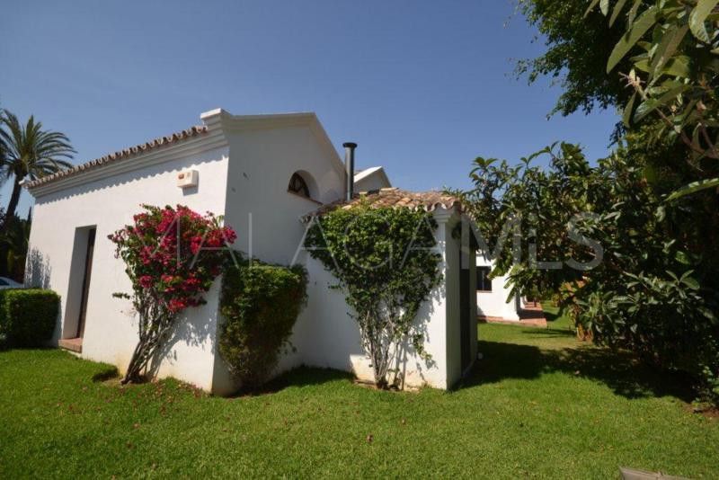 Villa for sale in Guadalmina Baja