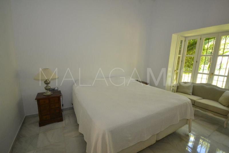 Villa for sale in Guadalmina Baja