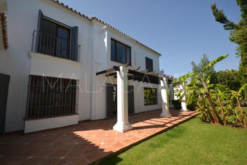 Villa for sale in Guadalmina Baja