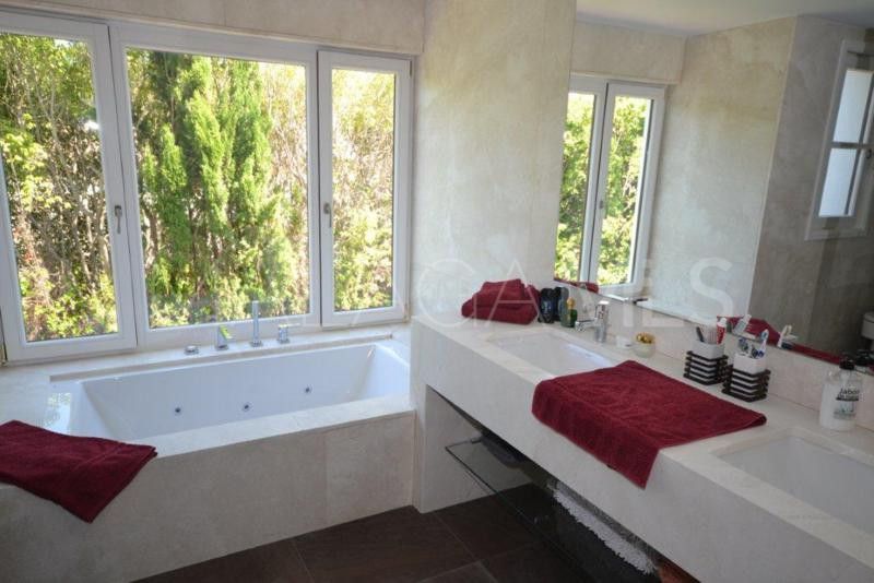 Villa for sale in Guadalmina Baja