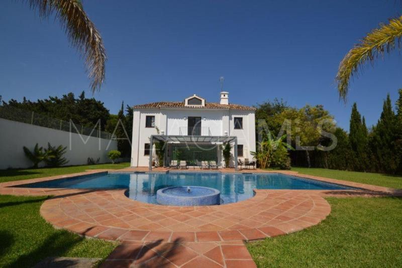 Villa for sale in Guadalmina Baja