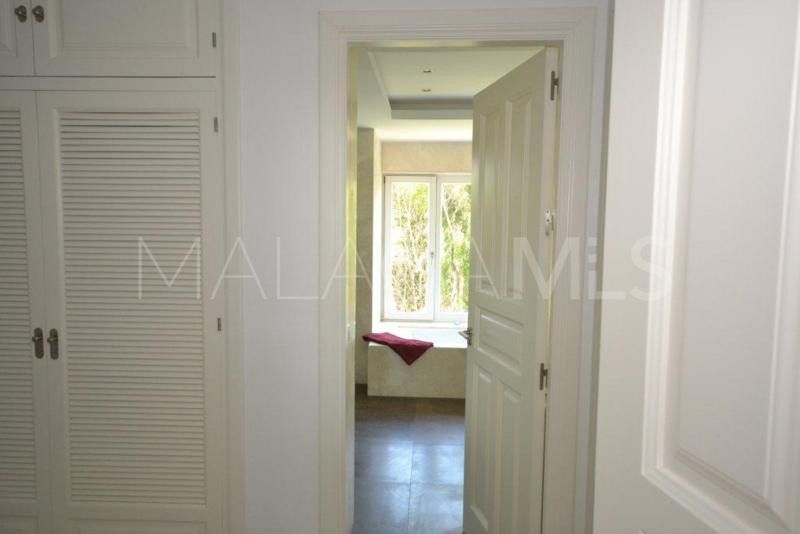Villa for sale in Guadalmina Baja