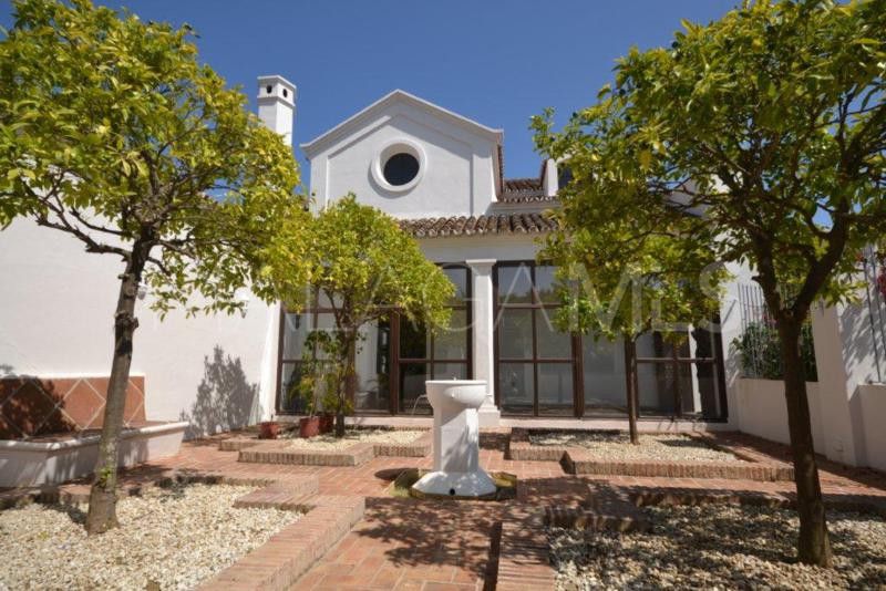Villa for sale in Guadalmina Baja