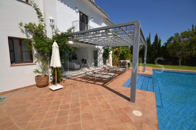 Villa for sale in Guadalmina Baja