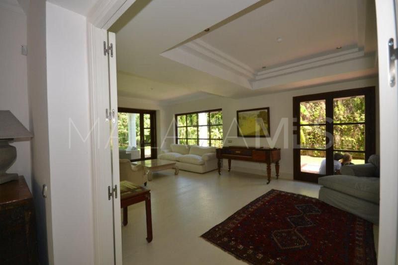 Villa for sale in Guadalmina Baja