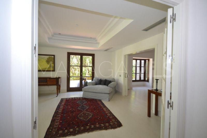 Villa for sale in Guadalmina Baja