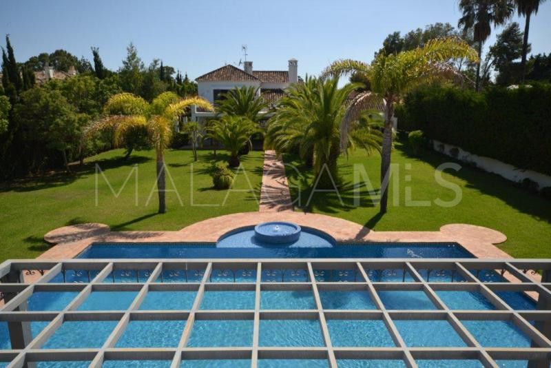 Villa for sale in Guadalmina Baja