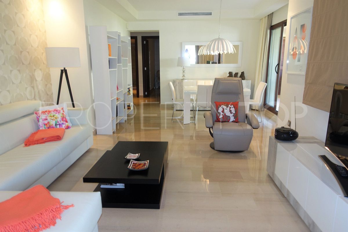 Nueva Andalucia 2 bedrooms ground floor apartment for sale