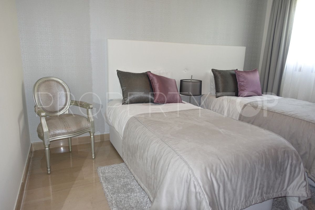 Nueva Andalucia 2 bedrooms ground floor apartment for sale