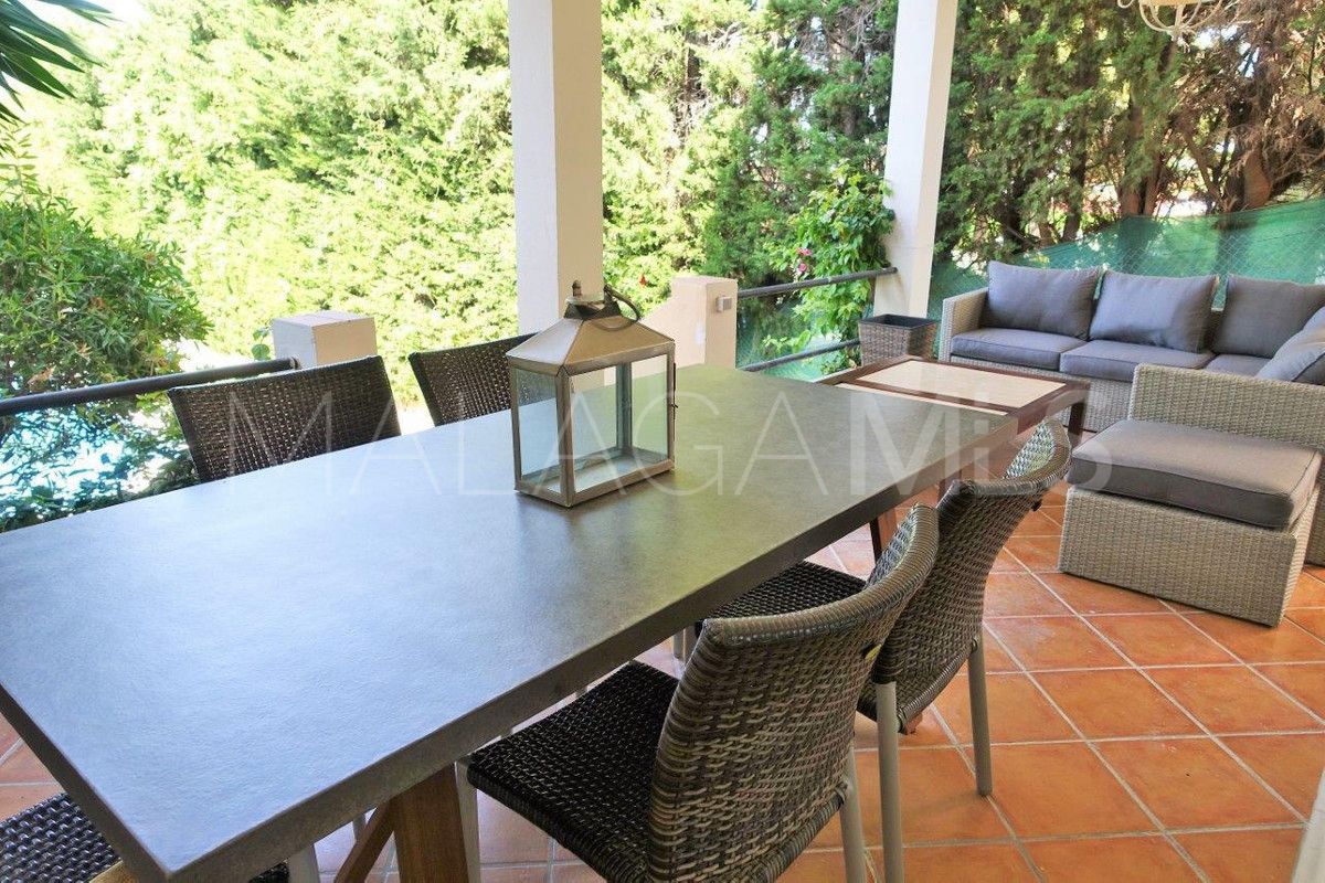 Villa for sale in Nueva Andalucia
