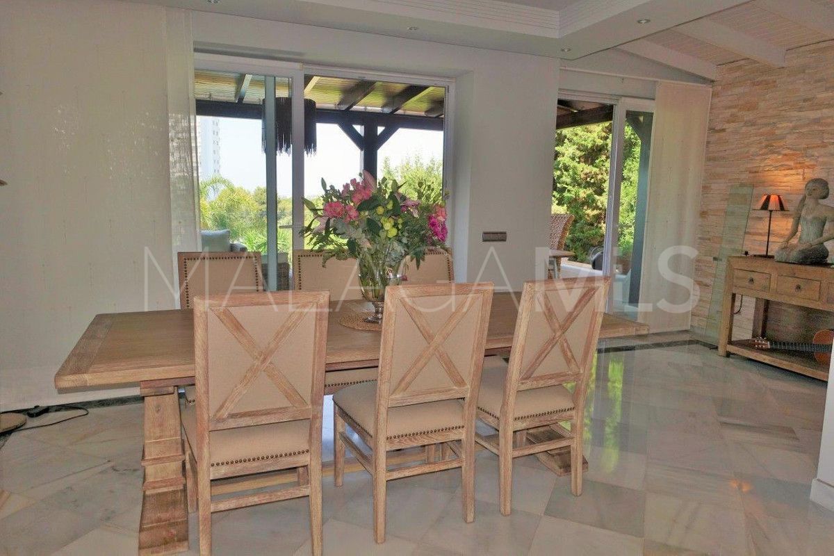 Villa for sale in Nueva Andalucia