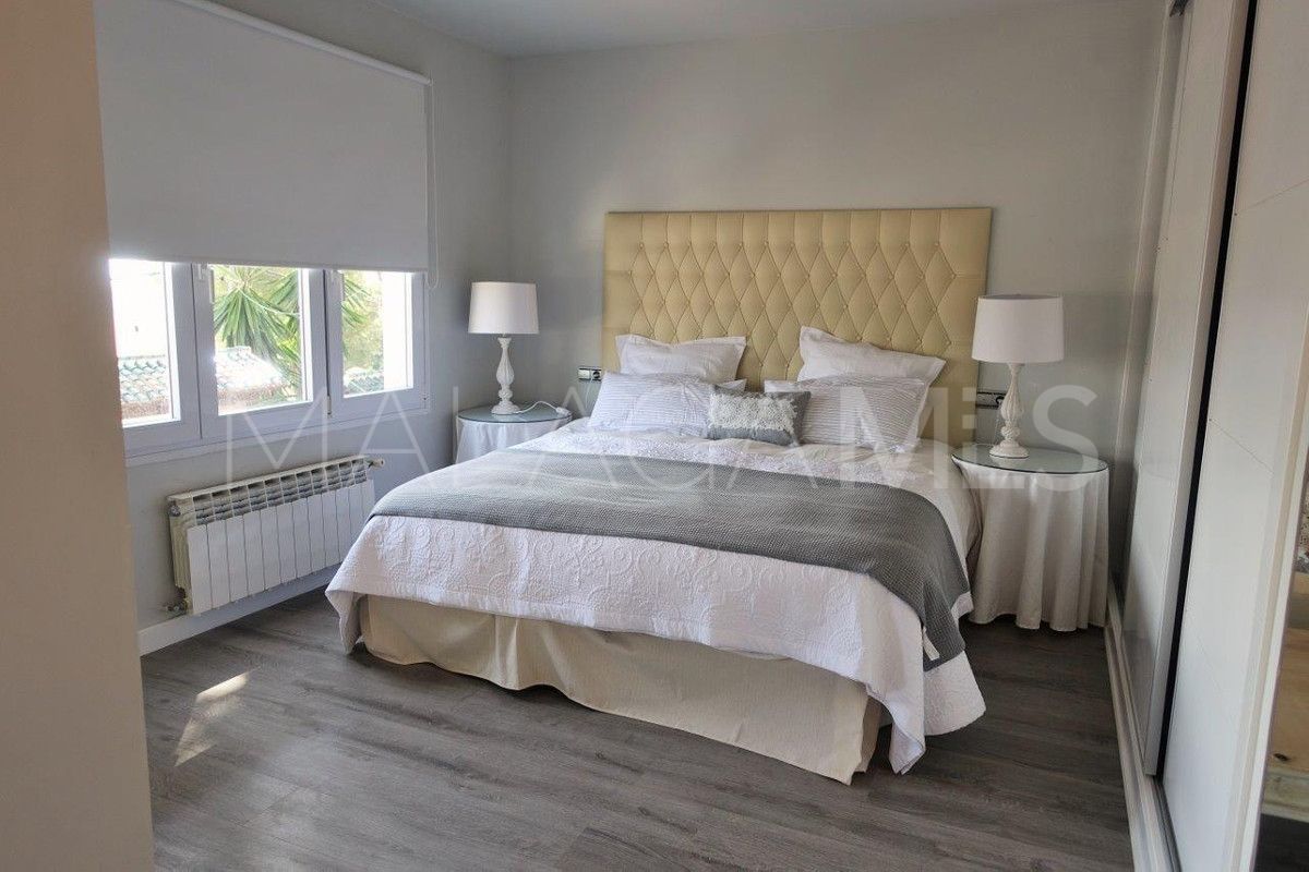 Villa for sale in Nueva Andalucia