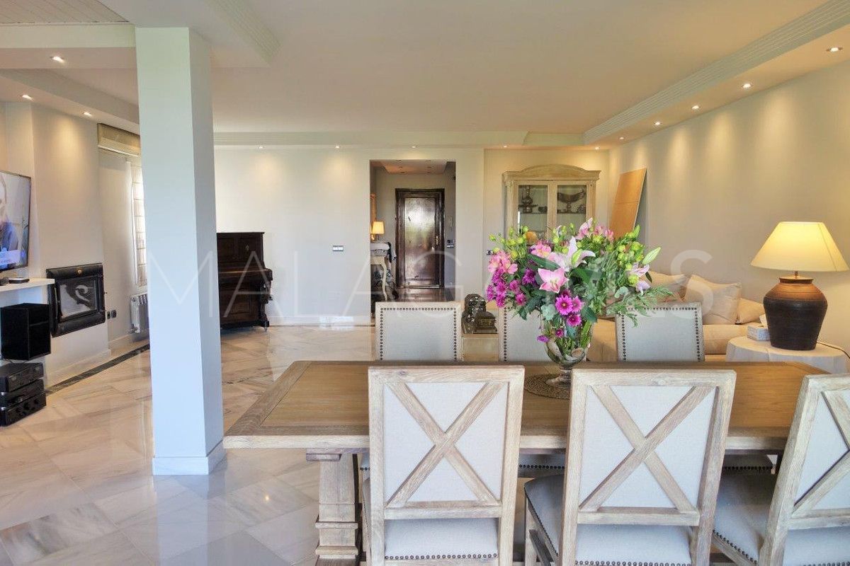 Villa for sale in Nueva Andalucia