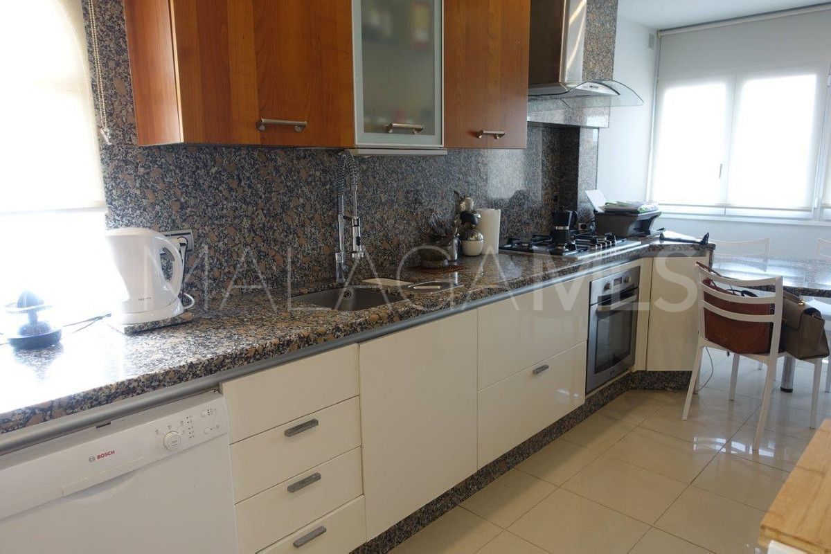 Villa for sale in Nueva Andalucia