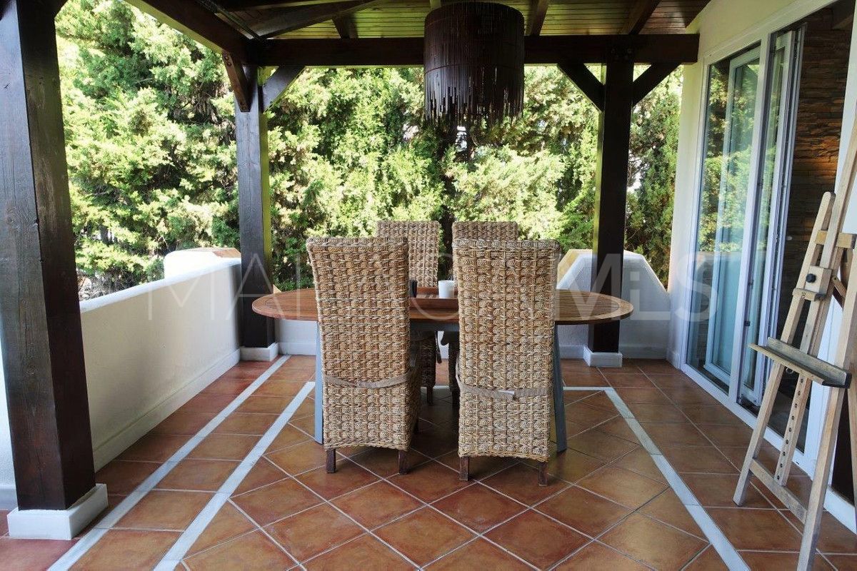 Villa for sale in Nueva Andalucia