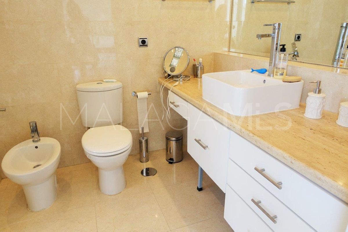 Villa for sale in Nueva Andalucia