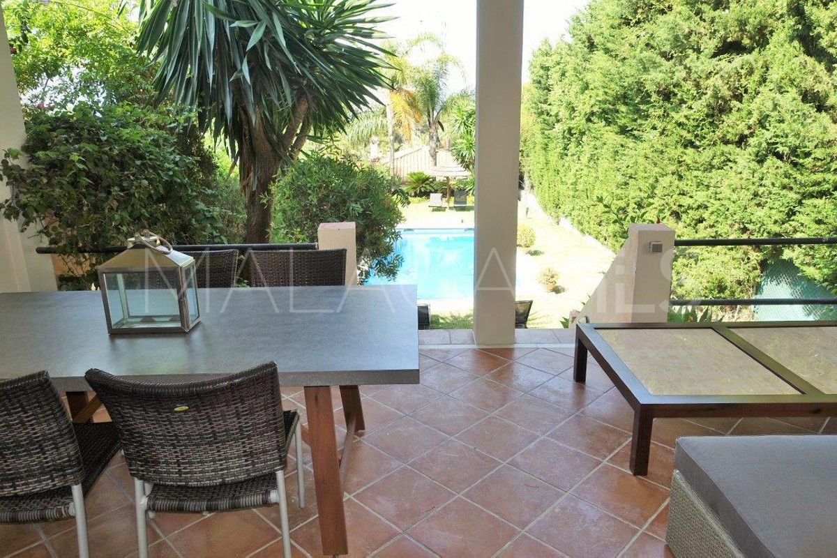 Villa for sale in Nueva Andalucia