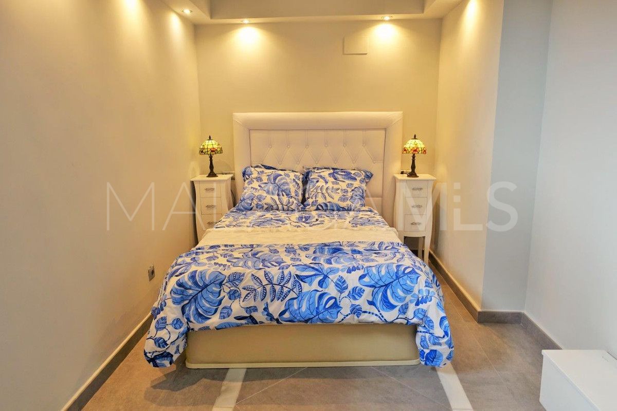 Villa for sale in Nueva Andalucia