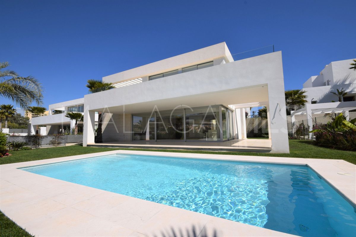 Buy villa de 5 bedrooms in Marbella Ciudad
