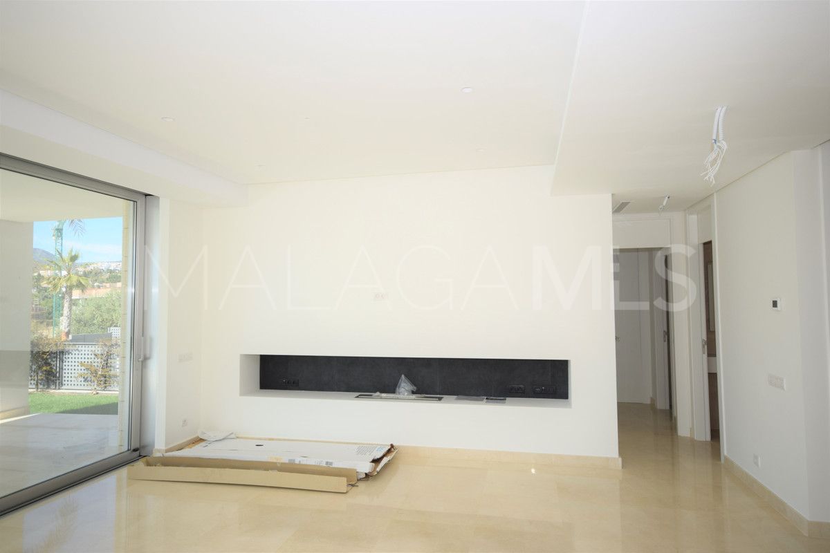 Buy villa de 5 bedrooms in Marbella Ciudad