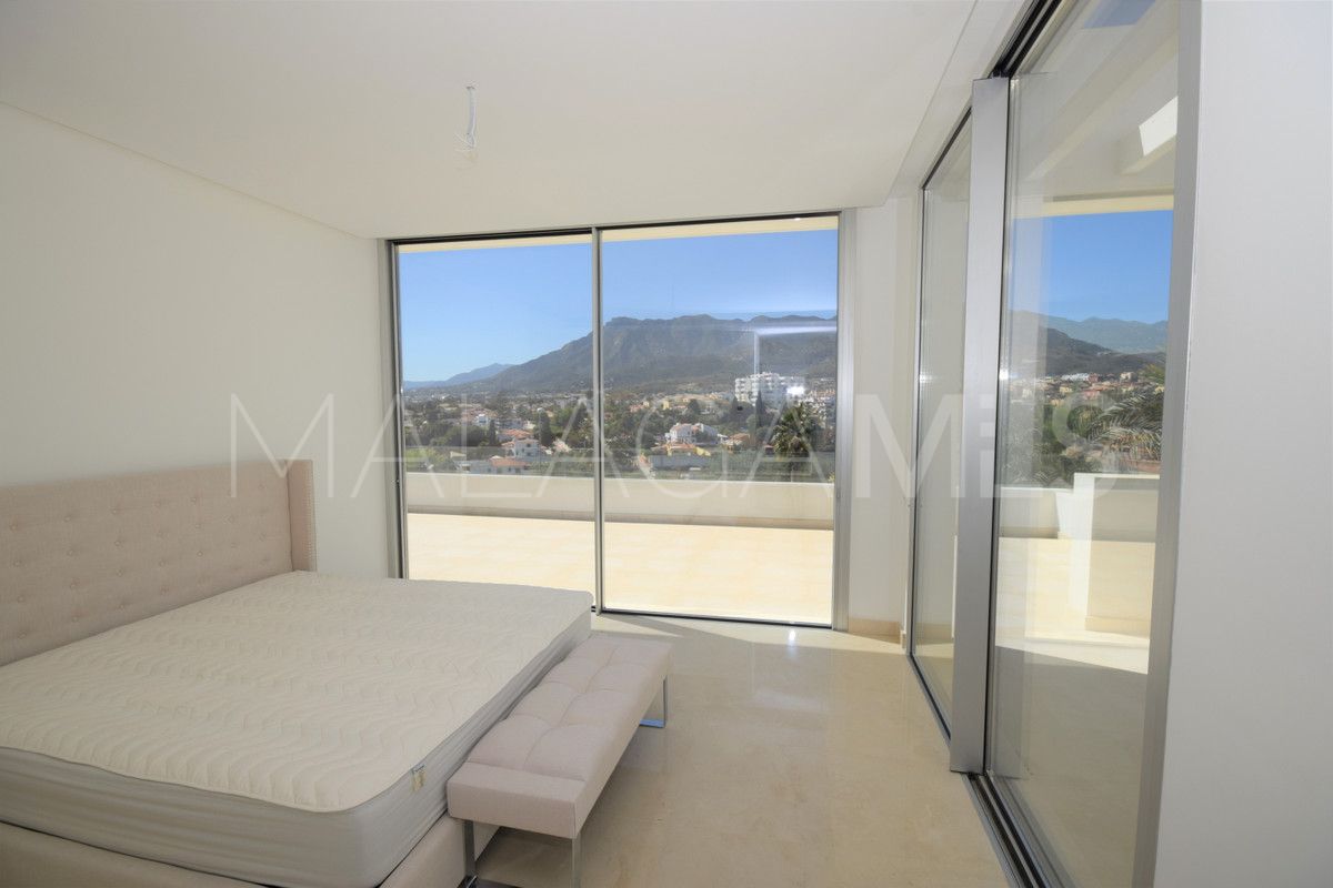 Buy villa de 5 bedrooms in Marbella Ciudad